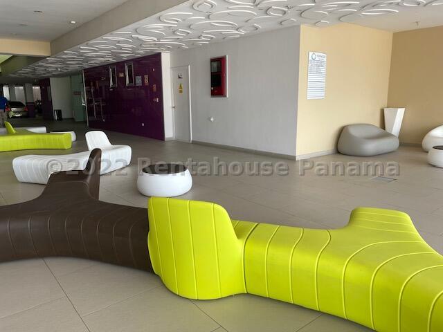 Commercial Property - Local Comercial en Av Omar Torrijos